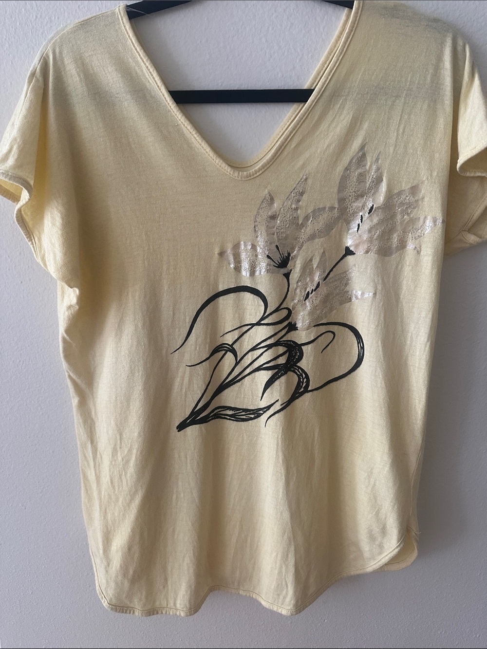 Women’s Cream V-Neck Floral Graphic Top